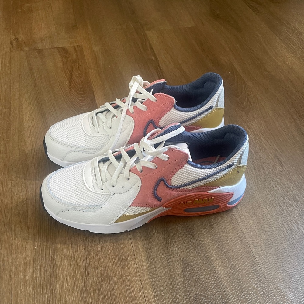 Nike Air Max Excee White/Pink mens size 8 womens size 10 never worn!!
